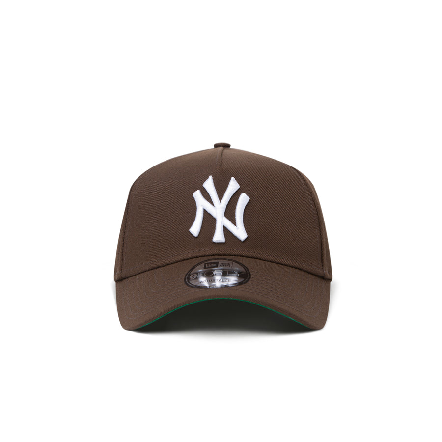 New Era New York Yankees 9Forty Snapback Walnut