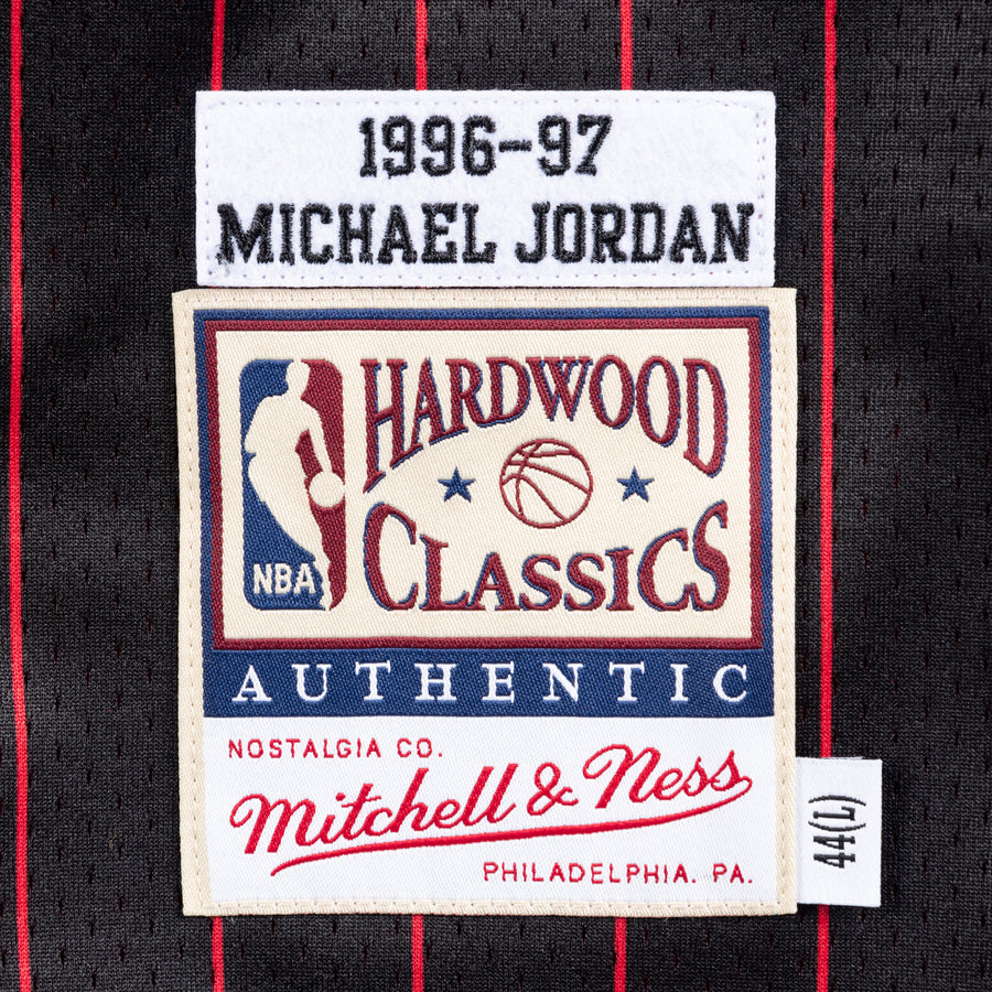 Mitchell & Ness Authentic Jersey Michael Jordan Bulls Alternate 97 Black