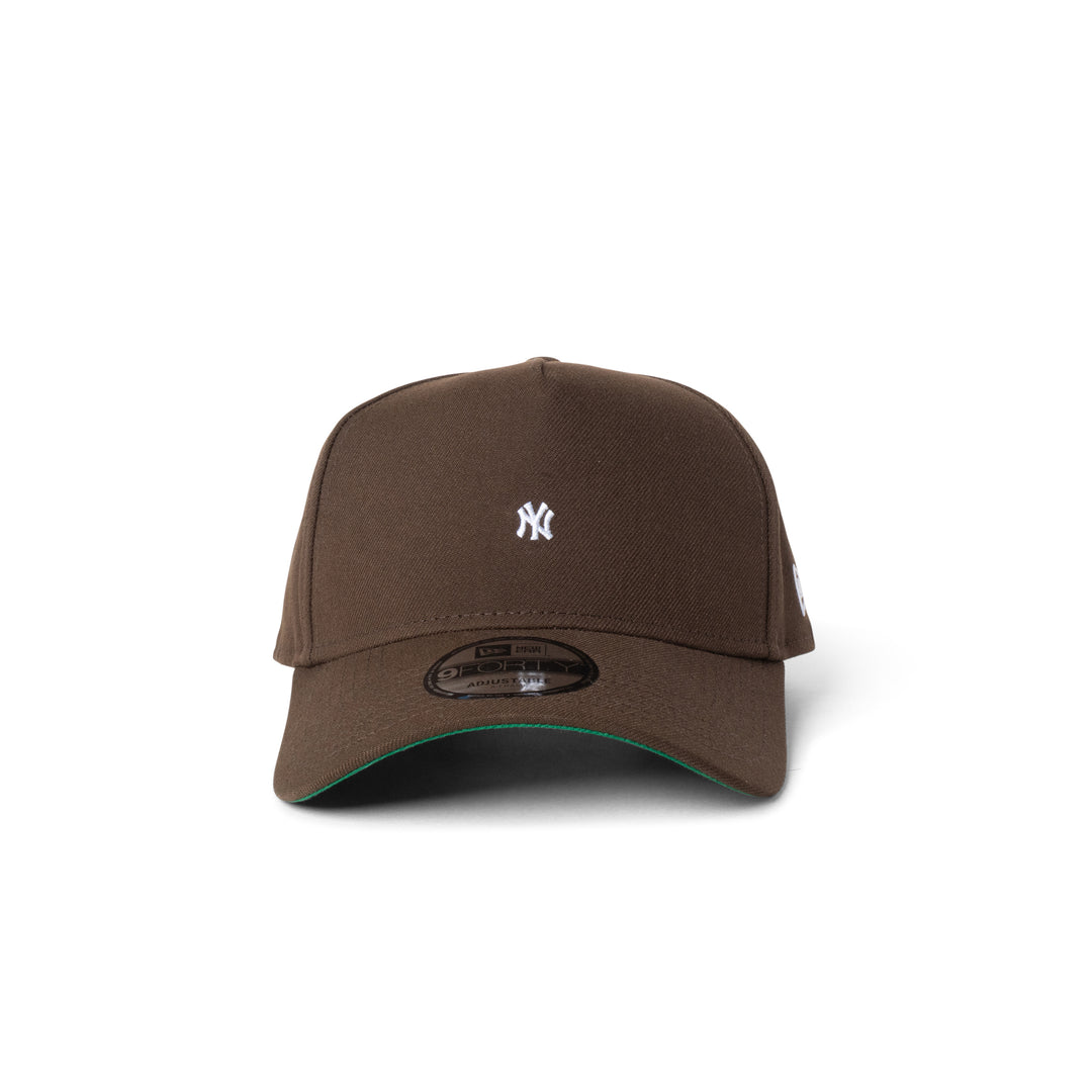New Era Yankees Super Micro Logo 9Forty A Frame Snapback Walnut
